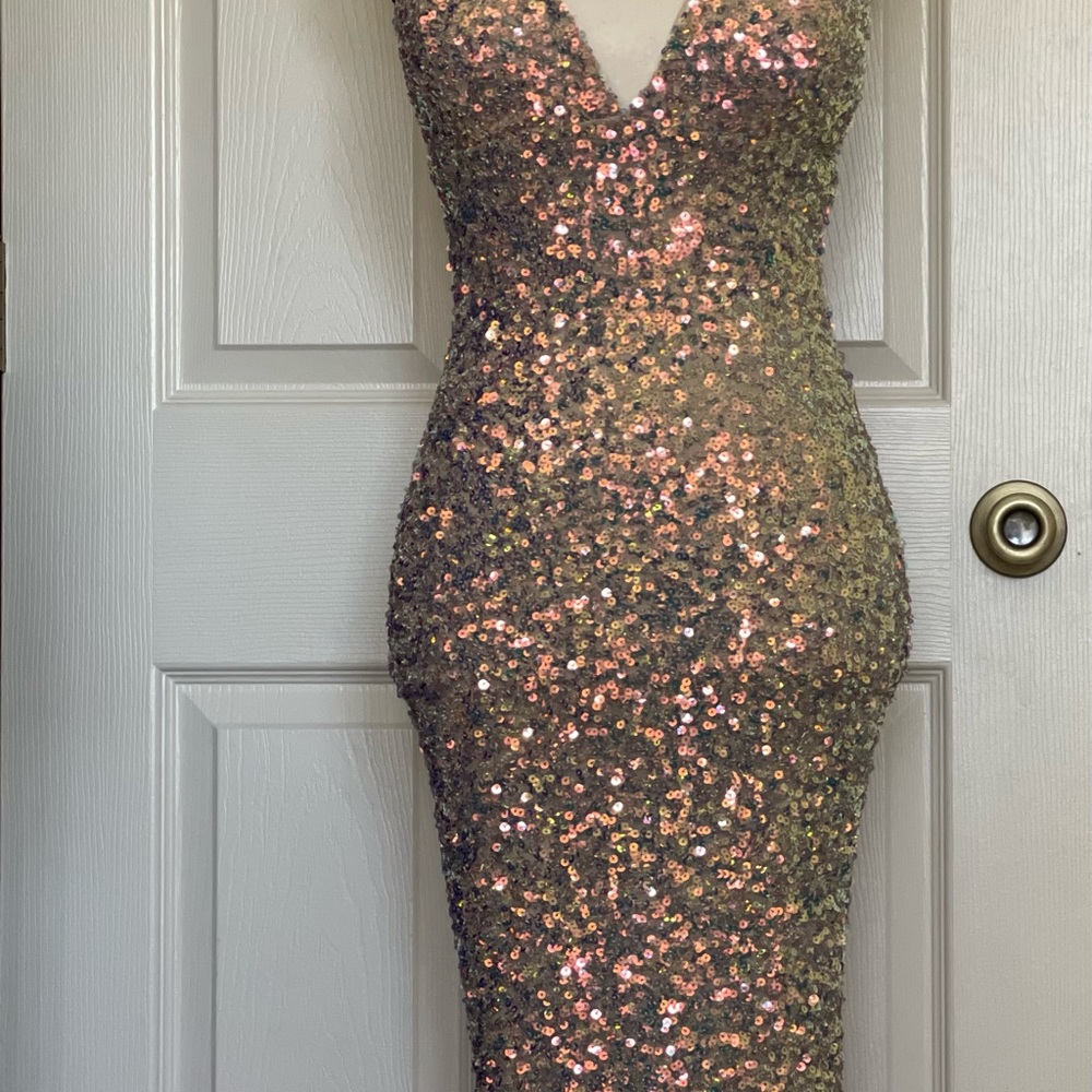 Brand New never worn, nothing wrong just decluttering my closed!